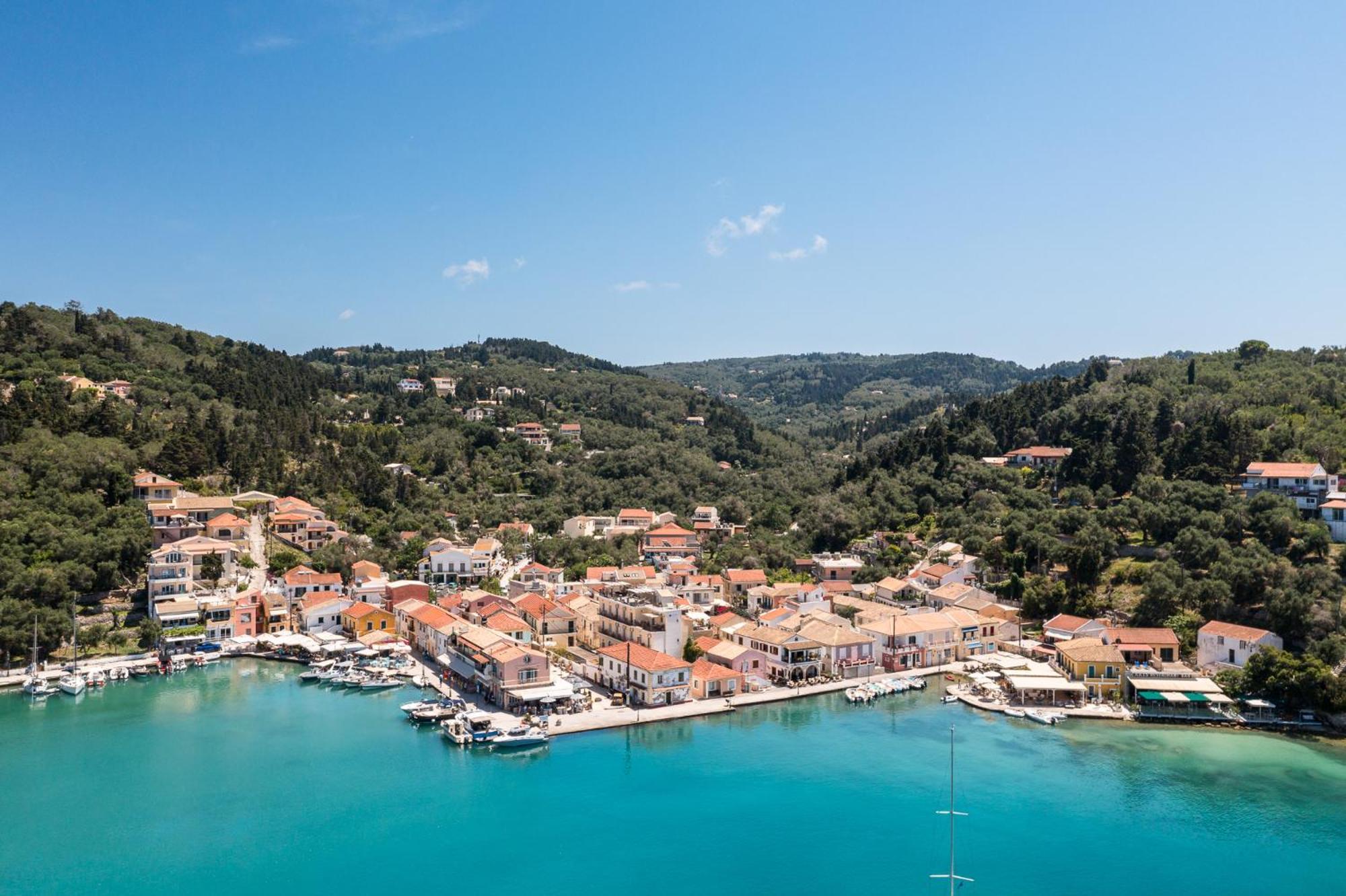 Agaloula Centrally Located Apartments, Lakka Exteriér fotografie
